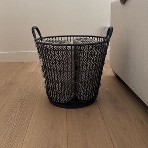 Restoration Hardware Basket with 2 Williams Sonoma Throw Blankets